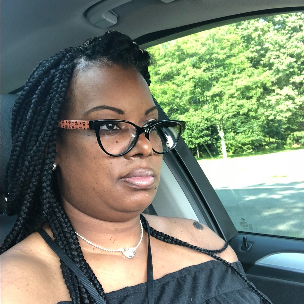 Meet your Posher, Delisha